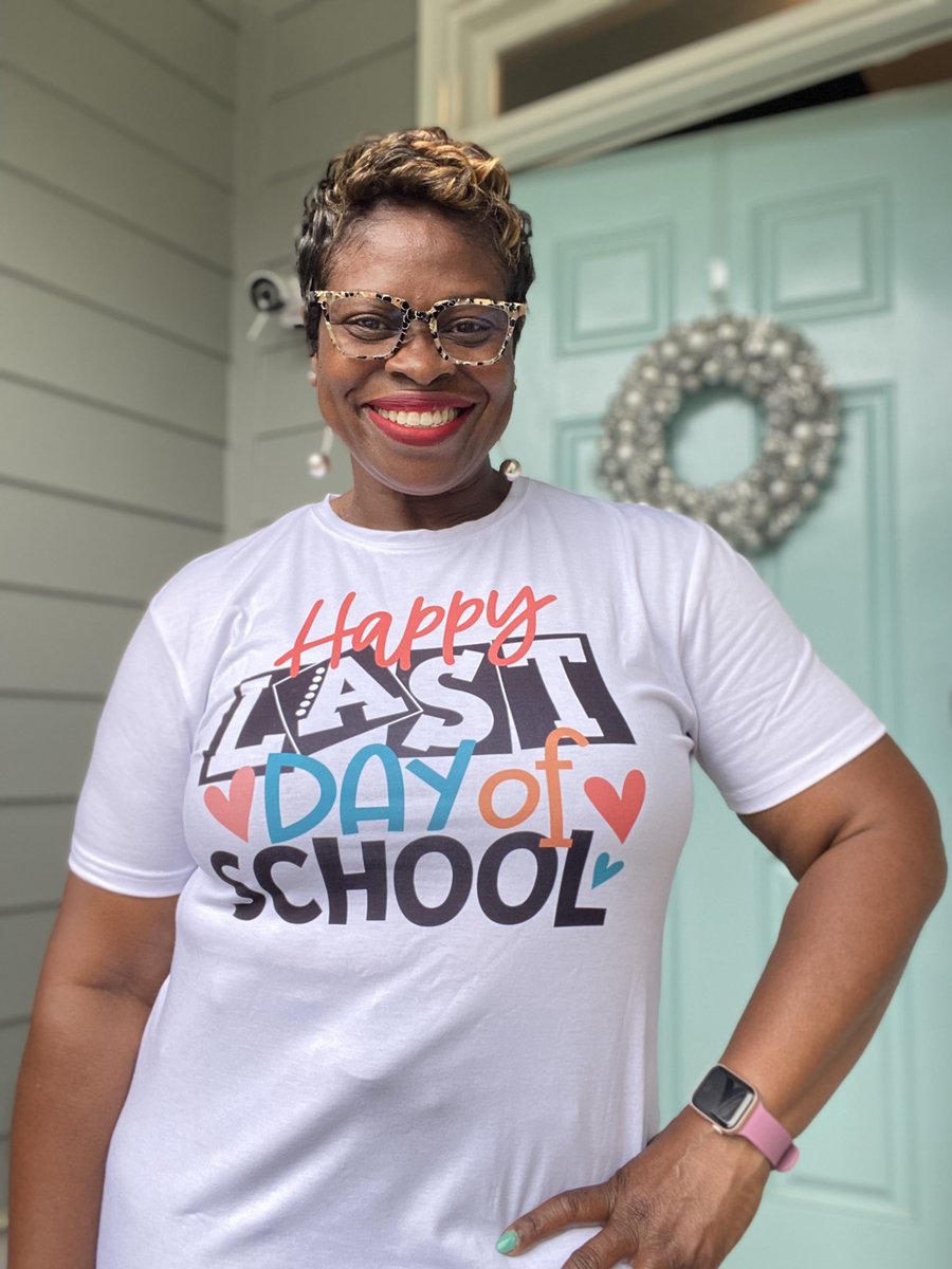 I wish I could smile bigger #ByeByeSchoolYear202122✅ #ReadyForWhatsNext💯💯🥂🥂🥳🥳🥳 ~I made it 🤸🏾‍♀️🤸🏾‍♀️🤸🏾‍♀️and I didn’t hit any cartwheels 🤸🏾‍♀️ or back flips through the hallways ~not because I didn’t want to but I chilled 🤪🤪🤪.
