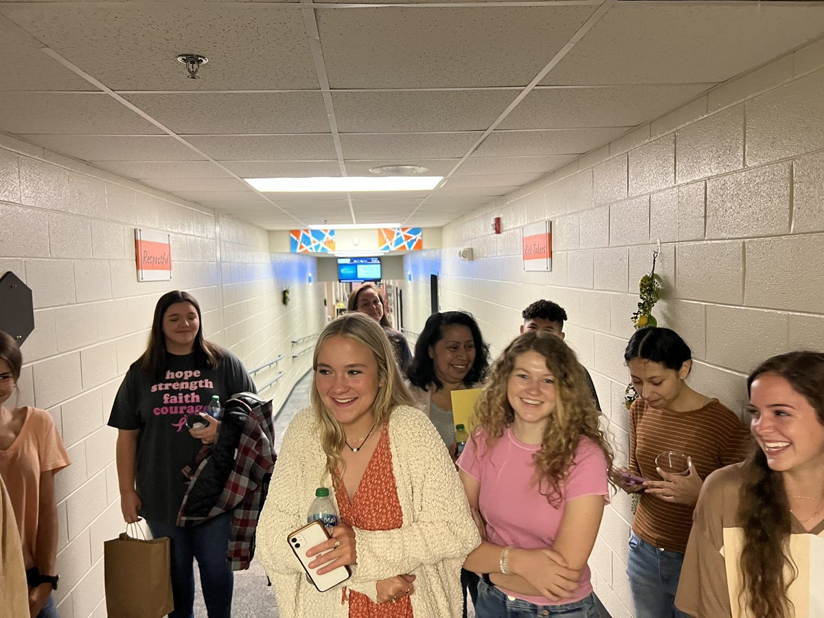 IvesterEarlyCollegeHallCo tweet media