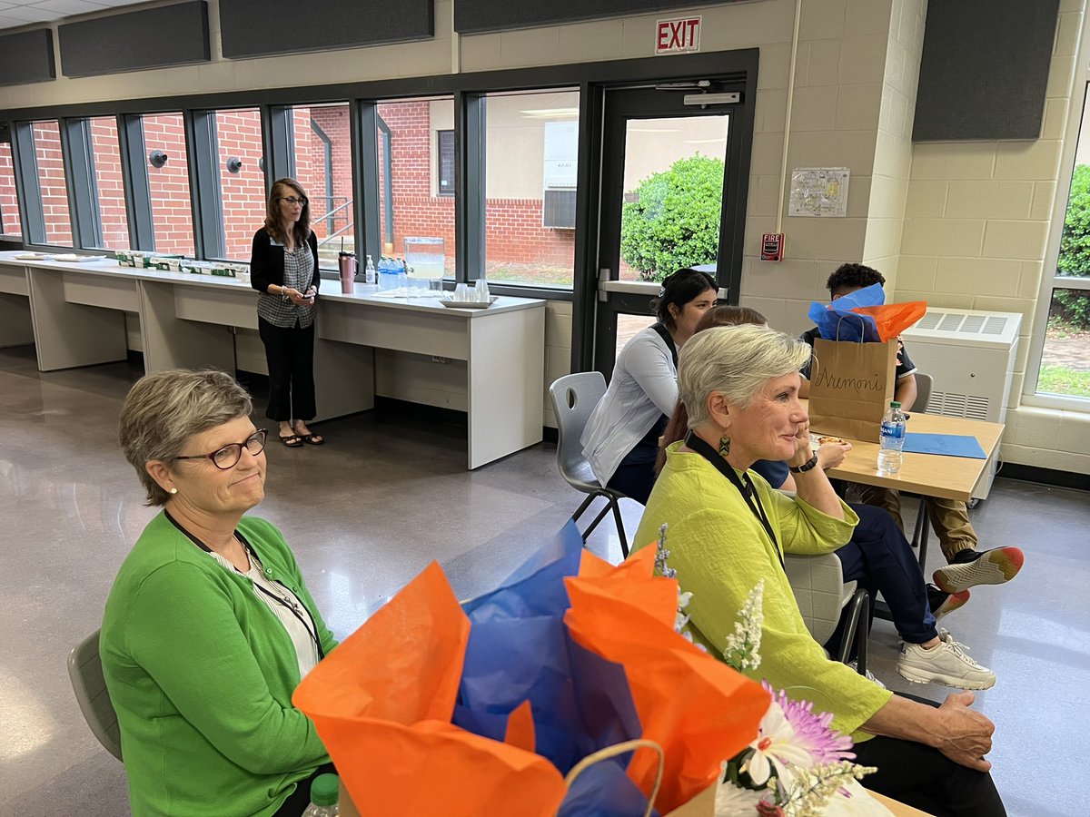 IvesterEarlyCollegeHallCo tweet media