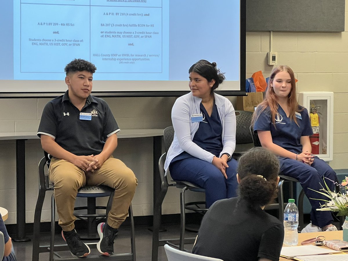 IvesterEarlyCollegeHallCo tweet media