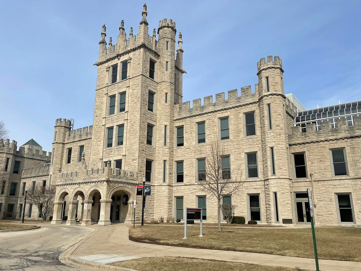 VisuallyOddCon's tweet image. Vendor space for the 2022 Dark Art and Oddities Con (Nov. 13/14) is NOW AVAILABLE!  This usually sells out quickly, so don't wait! This year's event will be in a real castle in Dekalb, IL! Full details at: darkartandodditiescon.com/vendorspace