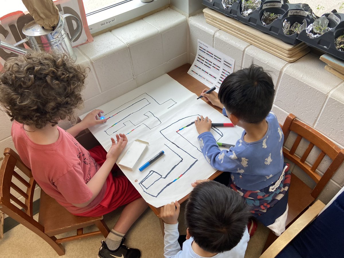 ms_stevenskr's tweet image. Expanding our curiosity of coding through Ozobots with our Kindi buddies. You’re never too young or too old to learn a new trick.