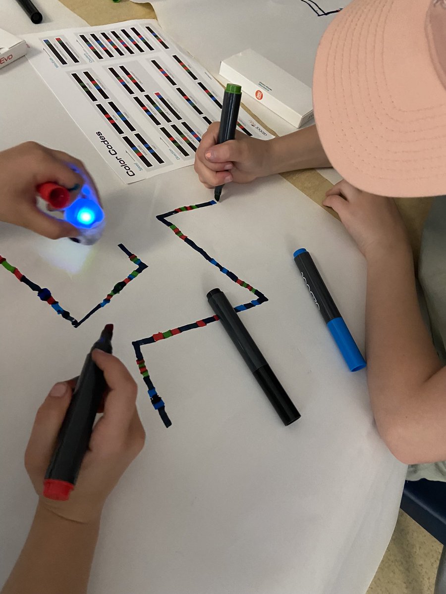 ms_stevenskr's tweet image. Expanding our curiosity of coding through Ozobots with our Kindi buddies. You’re never too young or too old to learn a new trick.