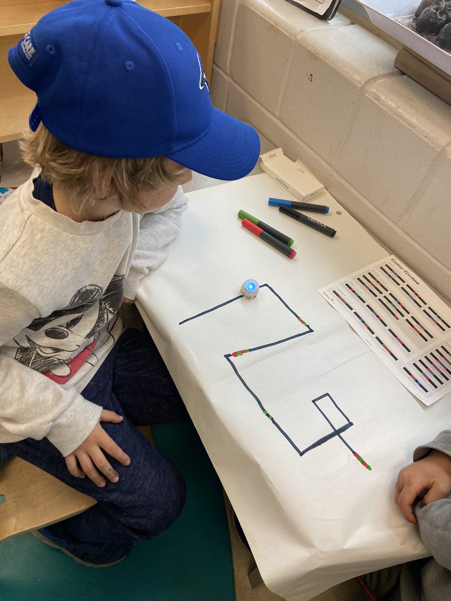 ms_stevenskr's tweet image. Expanding our curiosity of coding through Ozobots with our Kindi buddies. You’re never too young or too old to learn a new trick.