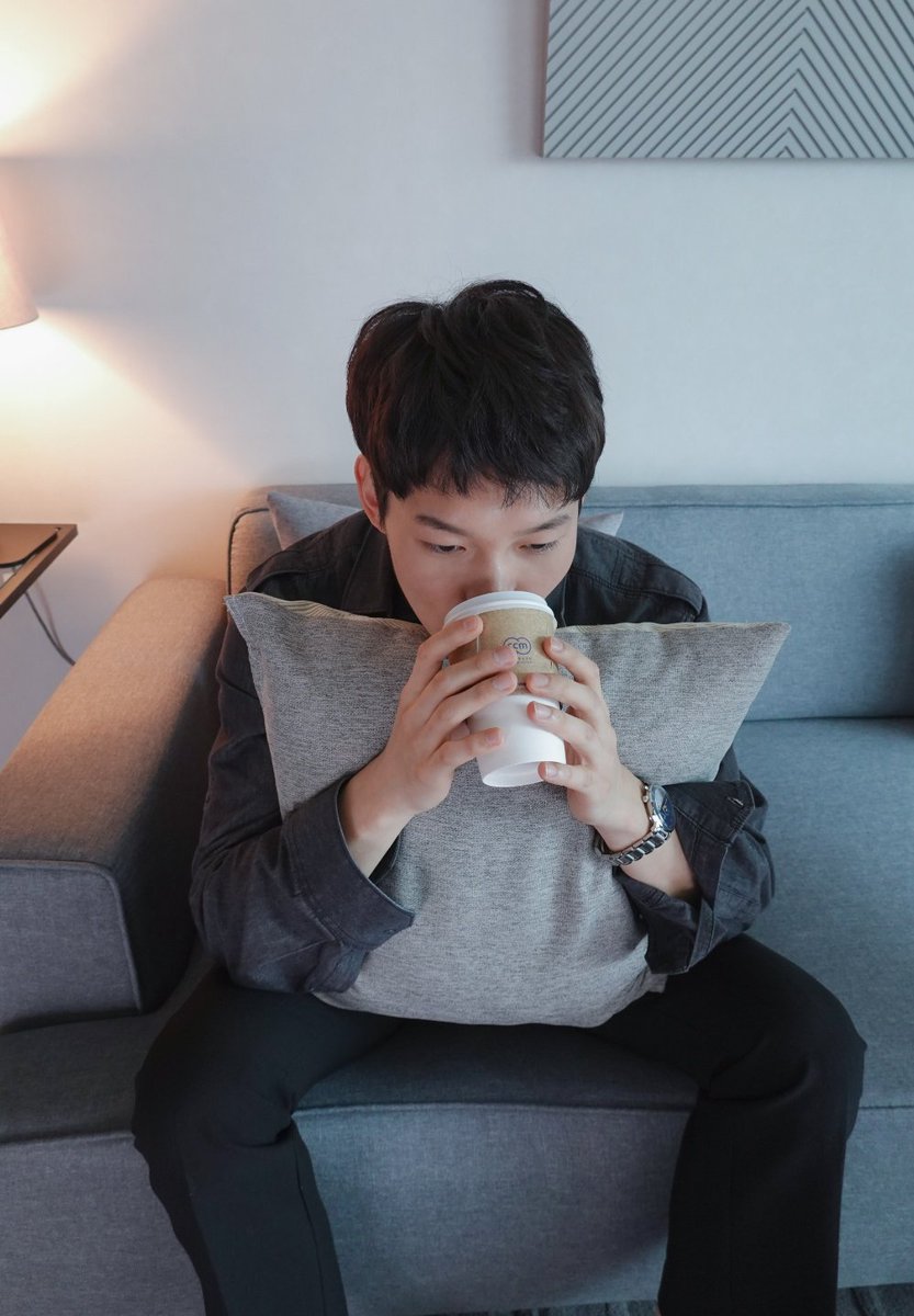 Aplay_as's tweet photo. 에플지기 오늘부로 얼죽아 탈퇴합니다✋️

에플지기도 오늘은 연석 작가님 따라서 
따뜻한 아메리카노!

에플지기는 항상 연석 작가님 생각뿐😊😊

#첫사랑만세번째 #첫세 #first_love_again #연석 #진건 #에이플레이 #아센디오 https://t.co/jNr82PSi2z