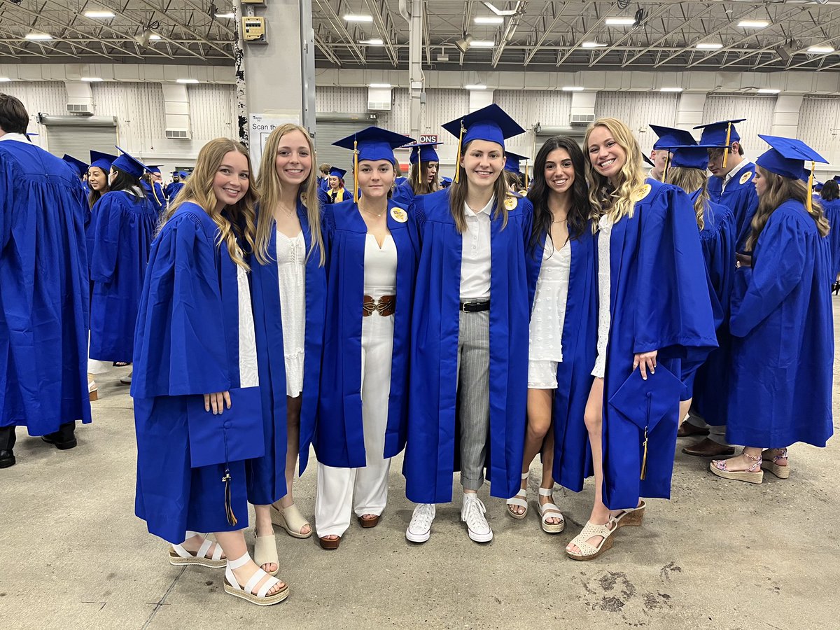 Congratulations to the class of 2022! Next up: sectional championship 🥎