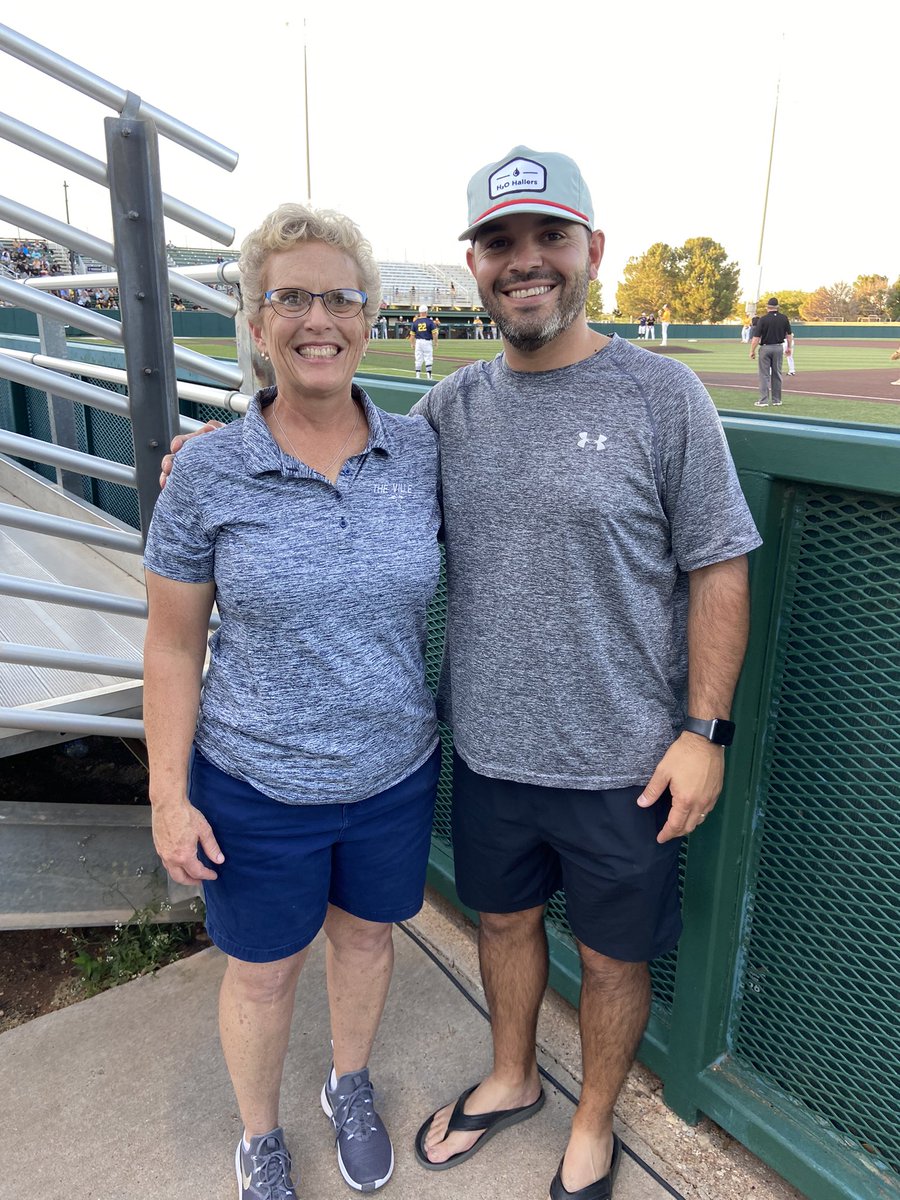Catching a game tonight! Great to see one of the best in the business, and a loyal H2O Hallers customer! Go Jackets!!! <a href="/StephenvilleAt2/">Stephenville Athletic Training</a> <a href="/SvobodaWendy/">Wendy Svoboda</a>