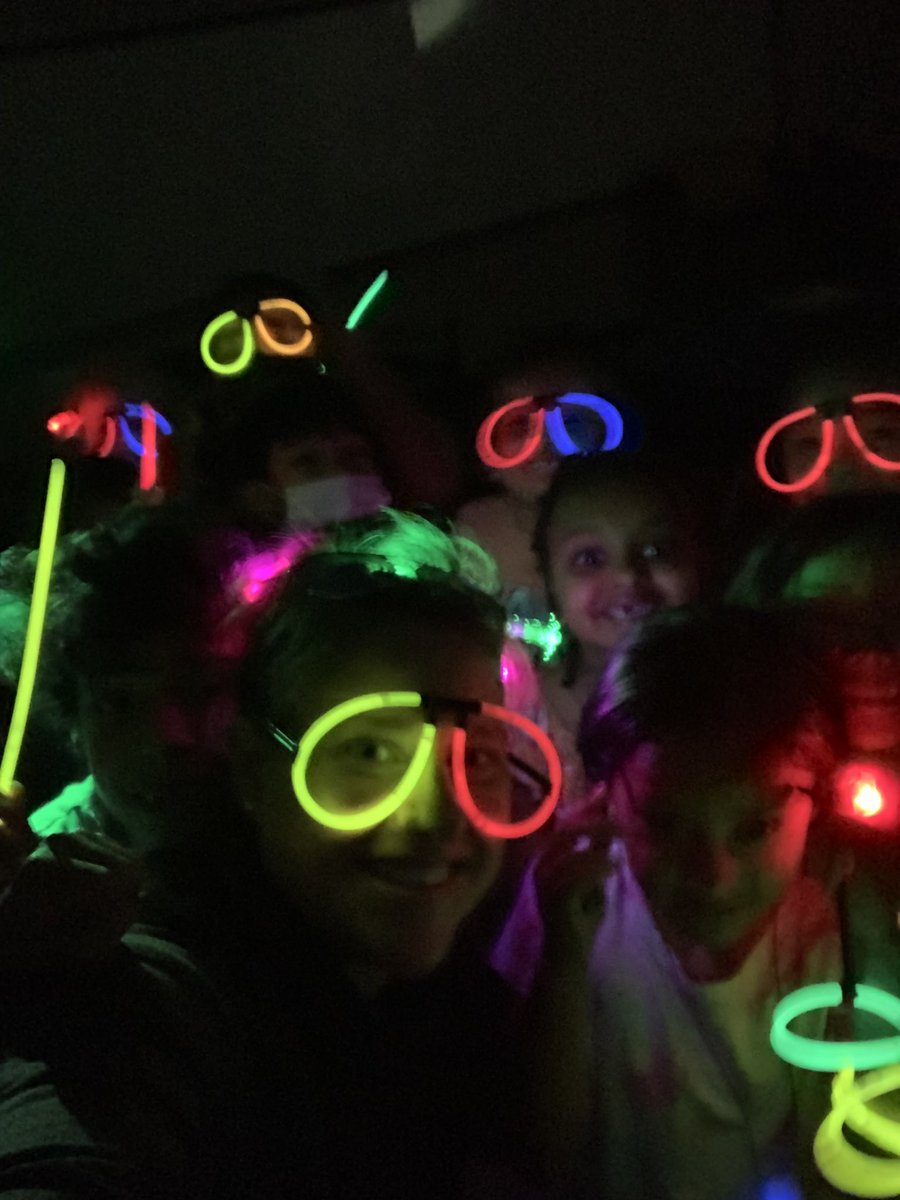 MrsVance_Kinder's tweet photo. We ended the last day with a fun glow party!! https://t.co/xcADFrgbzV