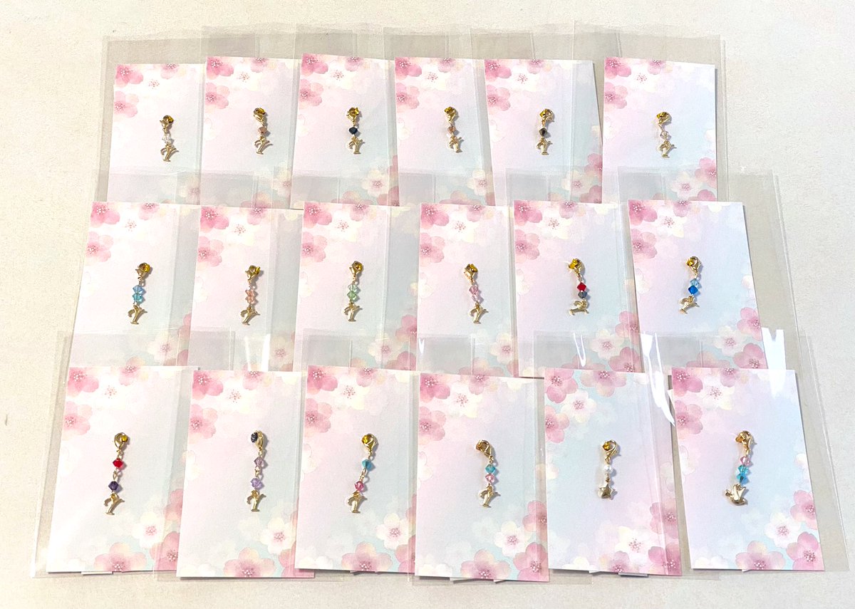 yuzuponchan1207's tweet photo. Faoi用のお土産✨💕
シュシュだけでは絶対的に足りないので😂
少しずつ作ったチャーム✨💕 https://t.co/4upV20SW5w