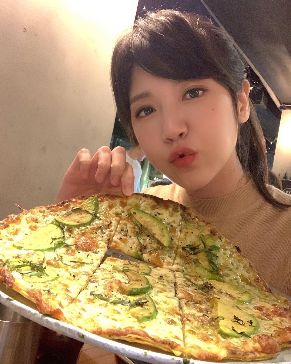 Ellie3359's tweet photo. I can't eat alone, who will join me? https://t.co/GL2zVpiFjE