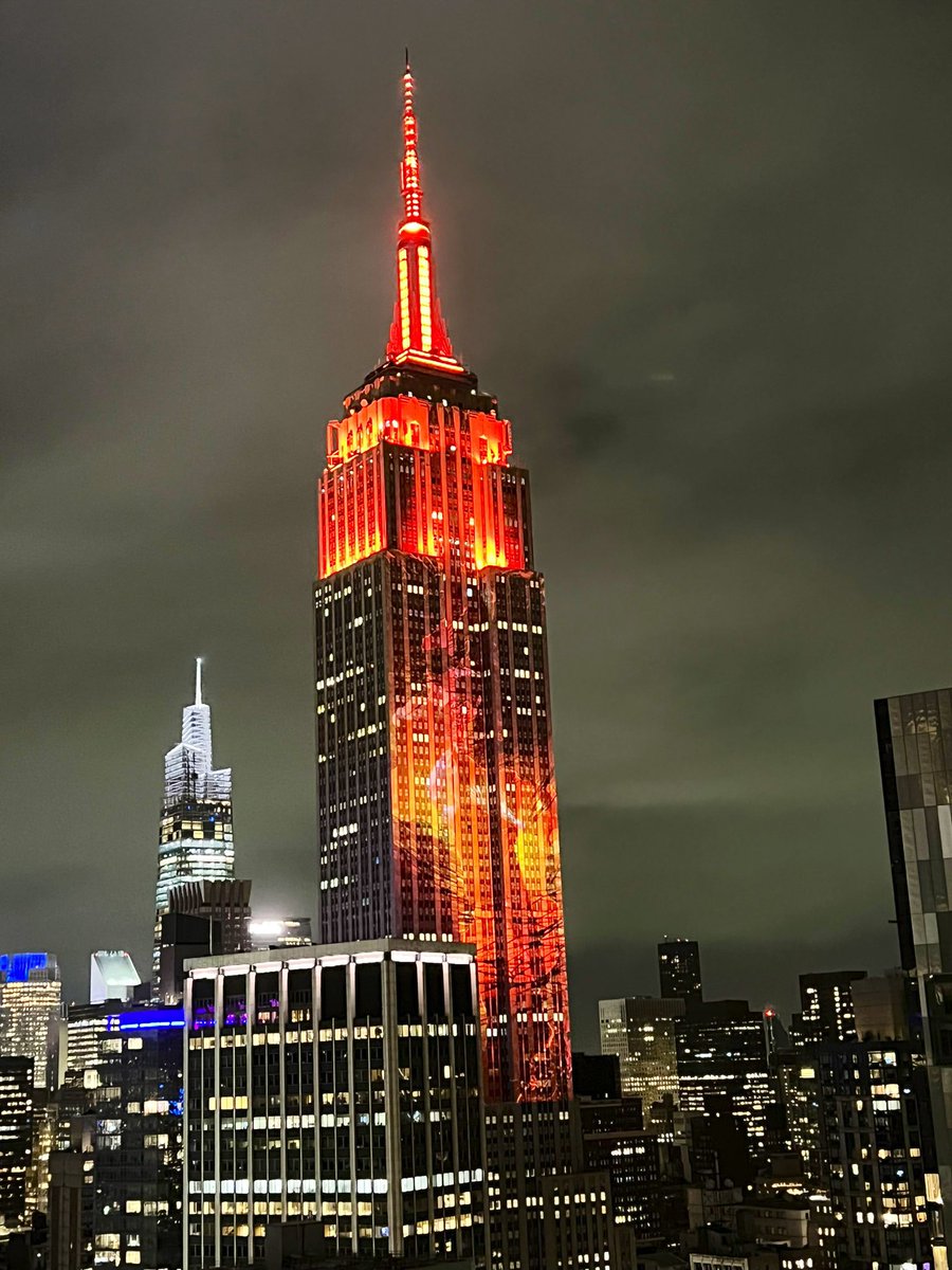 PopBase's tweet photo. The Empire State Building lights up in honor of the #StrangerThings4 premiere tonight. https://t.co/ZX8xqNEjyU