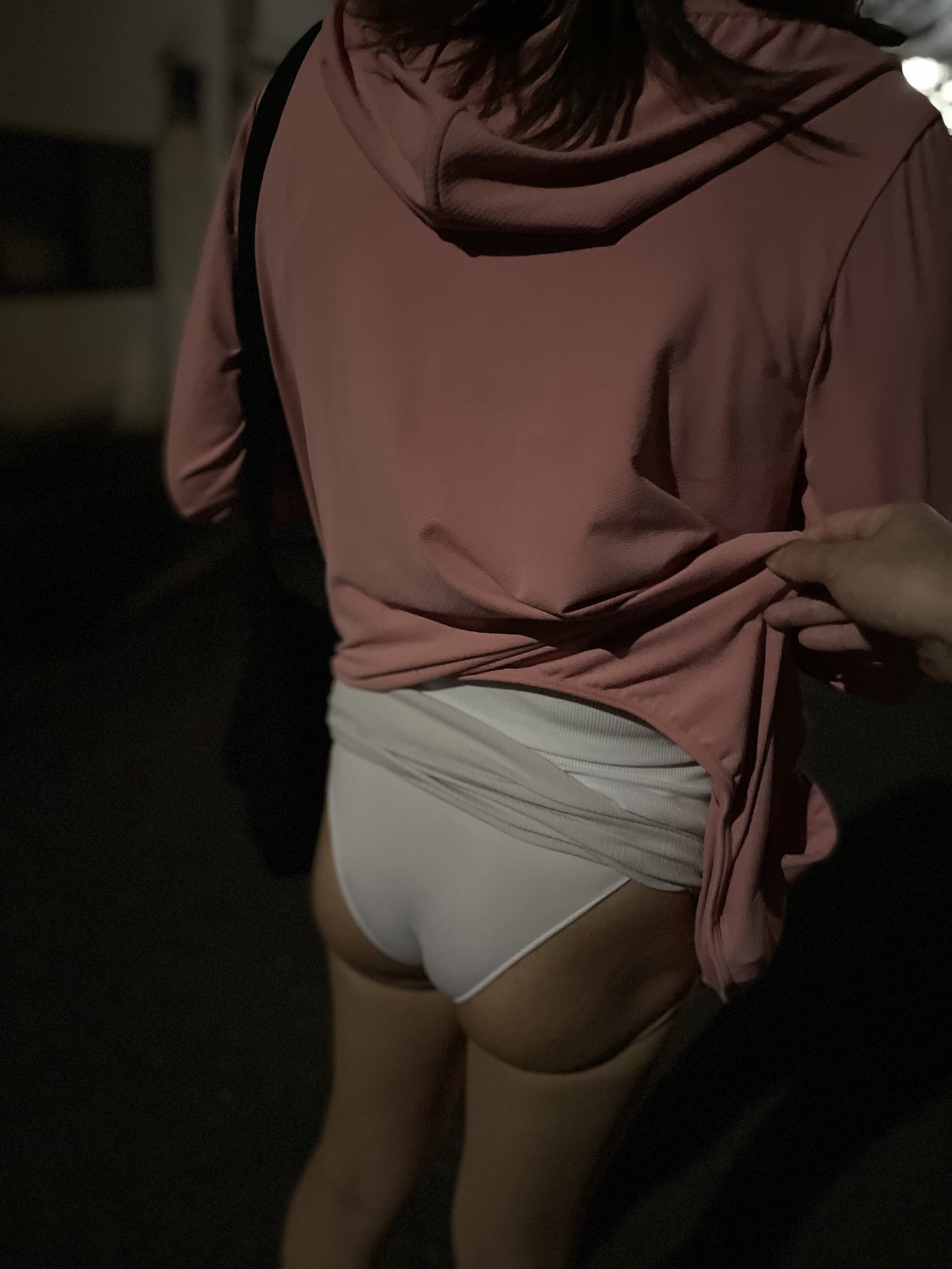 熟女の露出画像  / X
