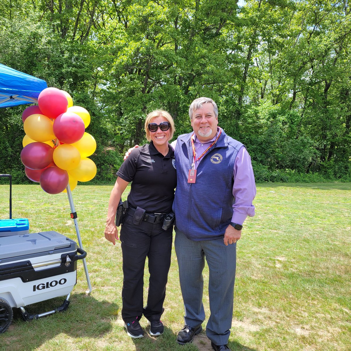 Jenn60635952's tweet photo. @esbrownschool walk-a-thon was amazing! The support from our resource officer and Super Intendent . Thank you for your support! https://t.co/hAeRGEjAj7