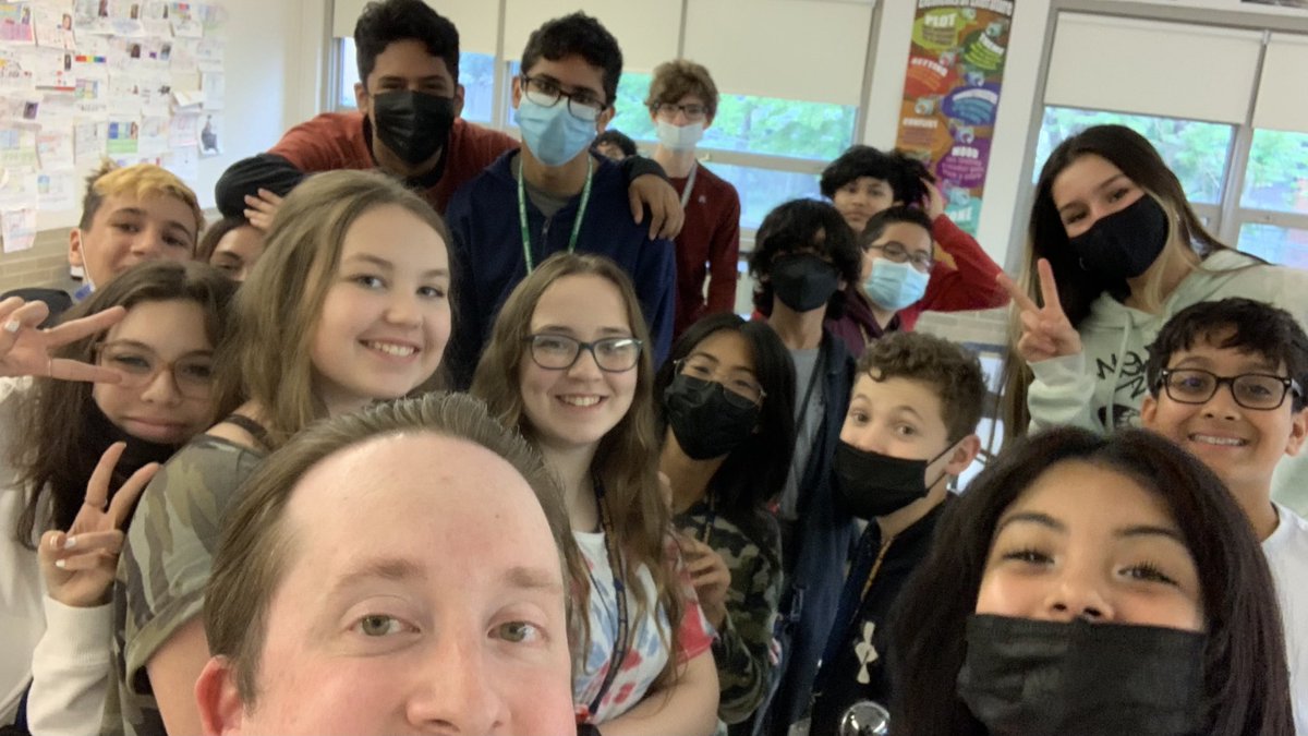 AffleckDan's tweet photo. Took a moment to take selfie with my awesome second period debate class ⁦@LarsenMSPride⁩.  I’m going to miss this group of 8th graders as they head to ⁦@elginhighmaroon⁩. https://t.co/rfpJbxvdBt