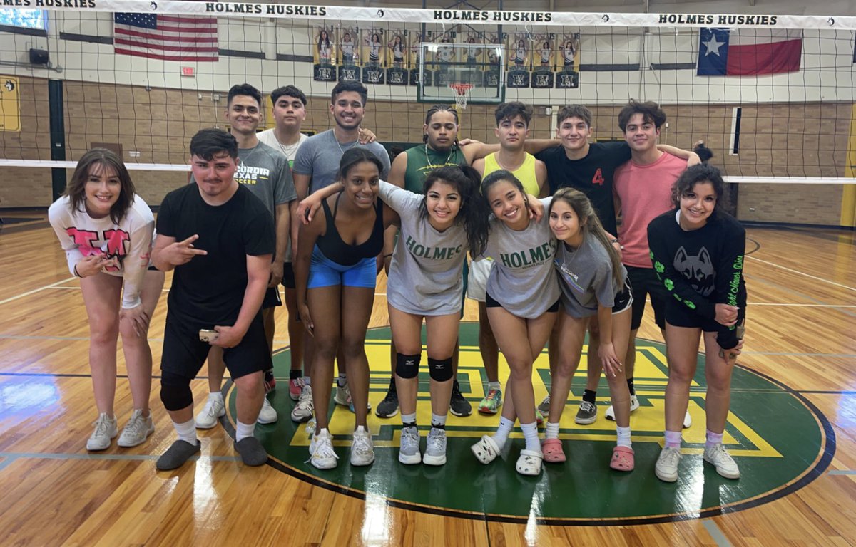 Lady Huskies tweet media