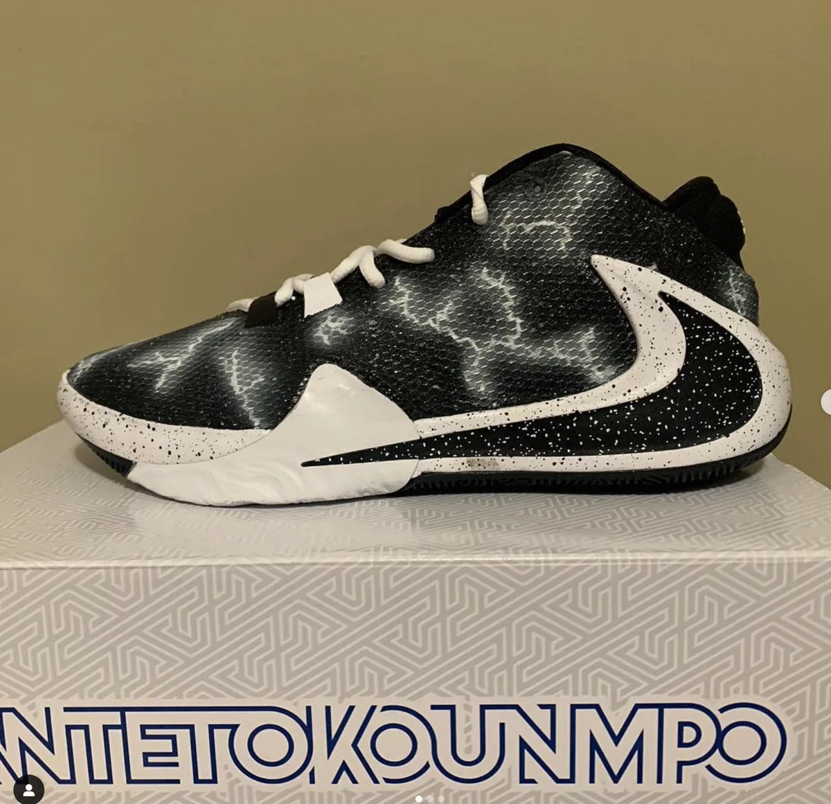 akilbello's tweet photo. And did I tell y'all that #TeenChef used to (sad emoji) customize sneakers and stuff? https://t.co/ANdjZQjuO3