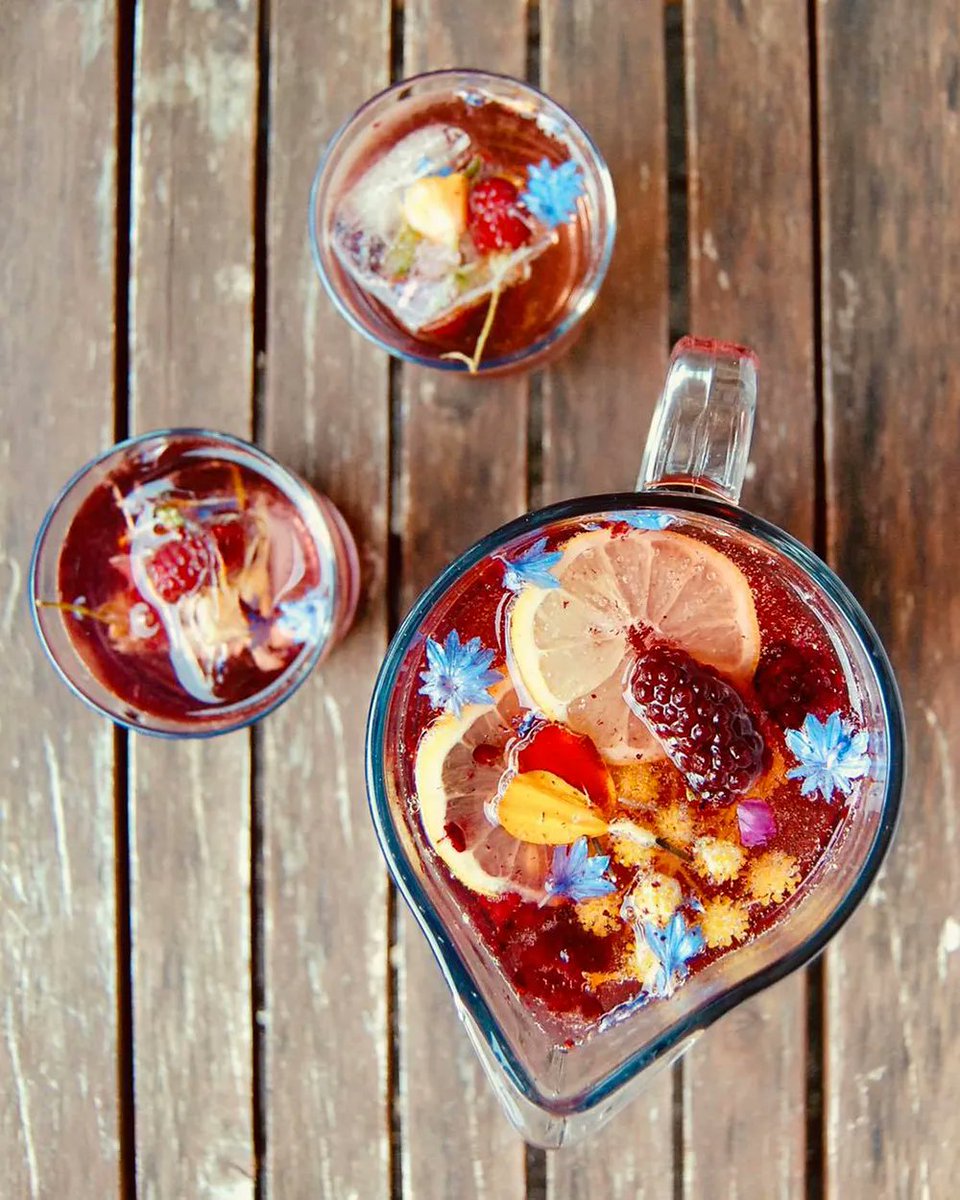 oregonberries's tweet photo. You know what your weekend needs? A pitcher of Marionberry White Sangria. This light & refreshing white wine sangria by @voodoolily is more herbal than sweet. Enjoy!
https://t.co/w7KcqB5j6v
#oregonberries #blackberries #marionberry #whitesangria #sangria #weekendcocktail https://t.co/RetEllWCim