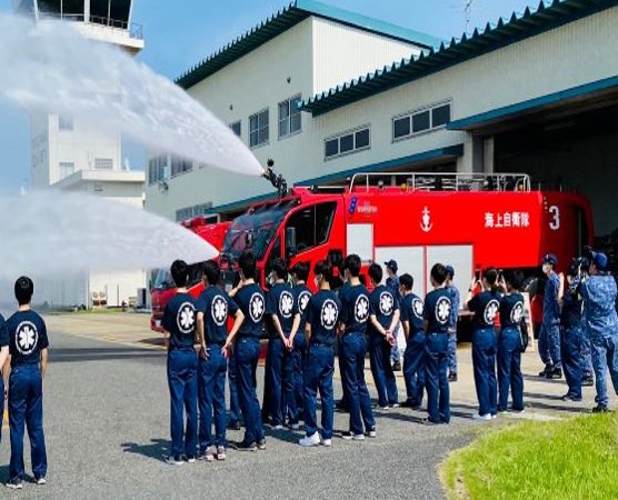 tokyo_pco's tweet photo. #新小岩募集案内所 は #東京医薬看護専門学校 の学生と海上自衛隊館山航空基地研修にいったよ。
#機上救護員 や #地上救難員 から任務への熱い思いを学んだよ。これからも色々な経験をして素敵な救命士を目指しファイト！
イベント情報はＨＰから(≧◇≦)
https://t.co/AHxgTzb6Vd
 #21AW #救急救命士 https://t.co/znCKm06jwg