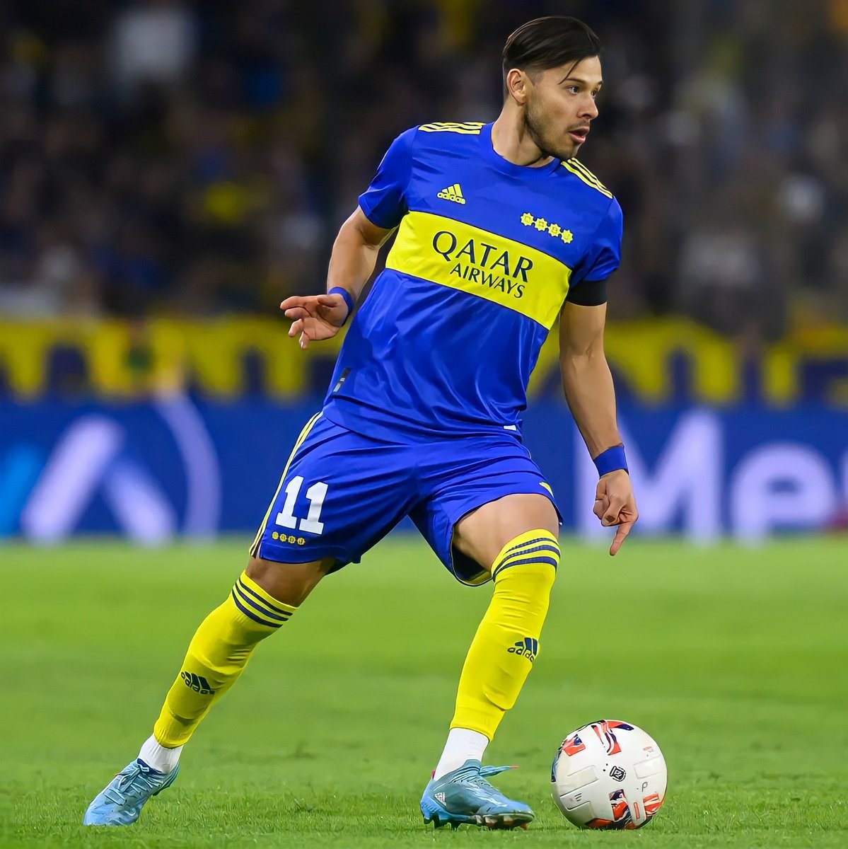 SrFutbolPy's tweet photo. El futbolista con más toques, más regates completados, más pases clave y más faltas recibidas en la gran victoria de #BocaJuniors sobre Deportivo Cali. Además, su equipo se metió como líder de grupo.

🇵🇾 Qué jugador es Oscar Romero. Por favor. https://t.co/JaIQejdotQ