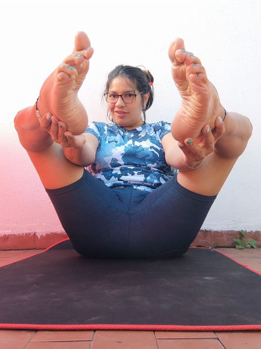 Deseo que esta noche yo este en tu sue&ntilde;os 😴💤 https://t.co/zQ74tCn9kH<a href="/tag/sexyfeet"class="tags"><span>#sexyfeet</span></a><a href="/tag/bootysoles"class="tags"><span>#bootysoles</span></a><a href="/tag/bootyfeet"class="tags"><span>#bootyfeet</span></a>