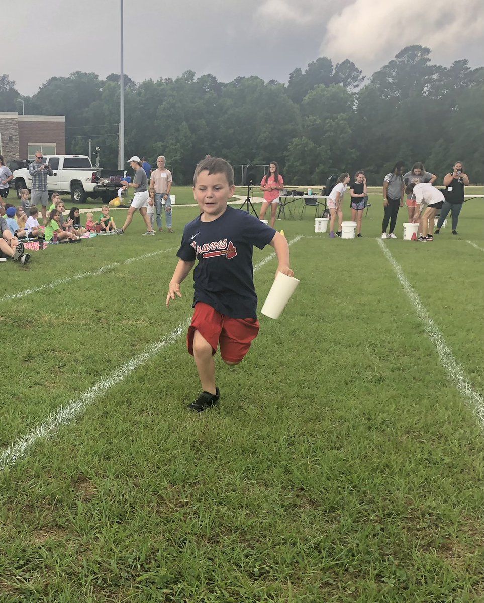 QuiatKRCE's tweet photo. Field Day Fun! #oneRCE https://t.co/vvw1OzV2vY