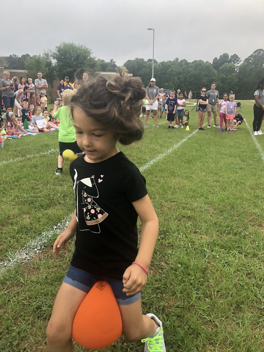 QuiatKRCE's tweet photo. Field Day Fun! #oneRCE https://t.co/vvw1OzV2vY