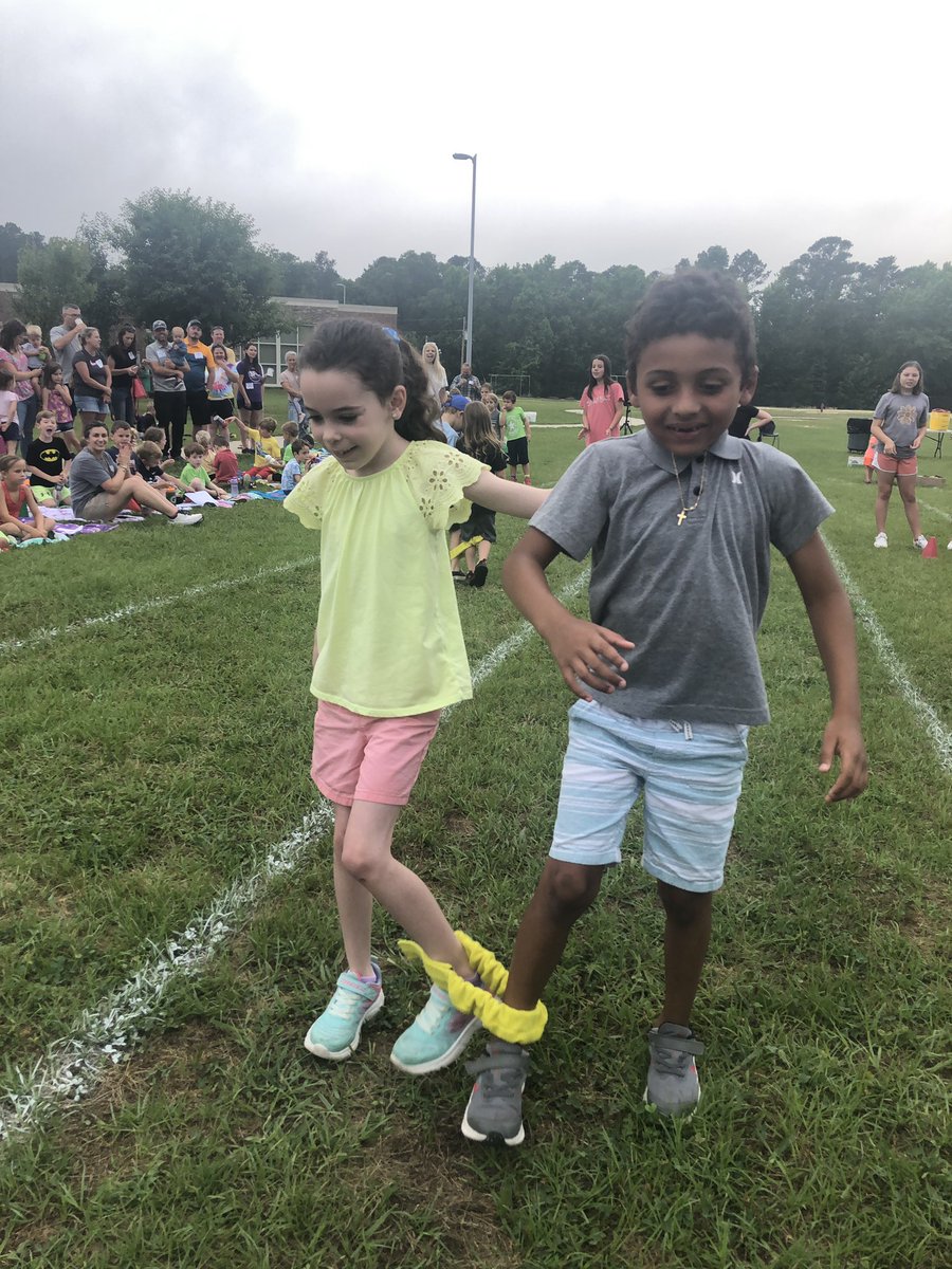 QuiatKRCE's tweet photo. Field Day Fun! #oneRCE https://t.co/vvw1OzV2vY