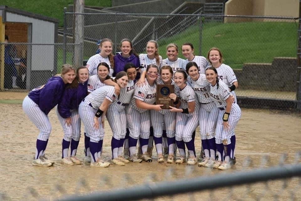 GoGolden_Eagles's tweet photo. Barneveld Softball won against Catholic Central  tonight to capture the regional title! #BeBarneveld https://t.co/ZVETf5VSSQ
