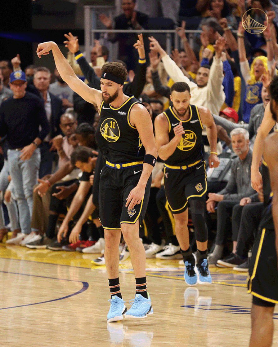 overtime's tweet photo. Klay Thompson at the half:

19 PTS 
7/11 FG
5/8 3PM 

CLOSEOUT MODE 😤 https://t.co/Uwy8B9g0PV