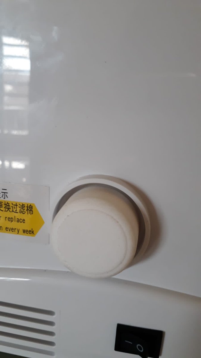 GiovanniMojarro's tweet photo. @Stephussss @Mercadolibre @MercadoPagoMex @Profeco @ML_Ayuda Adjunto pruebas de la cochinada que entregaron. Cómo se puede observar claramente no es un producto nuevo. https://t.co/KYCPYkJSBM