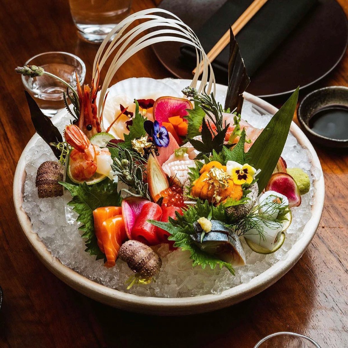 Sircles_App's tweet photo. Let the good times roll 🍣 Do you have a favorite sushi spot? 

Here are some places that have been highly recommended in Sircles💙 

CA: @mikunisushi
FL: @novikovmiami
NV: @himikorestaurant
OR: @miosushi

SUSHI GOALS;) 

#Sircles #SirclesApp #DownWithYelp #PositivesVibes https://t.co/U2P6bqRN64