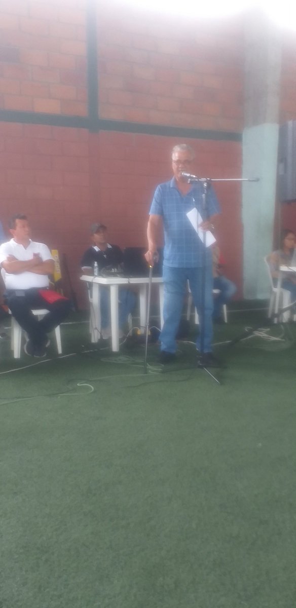 provechosa reunión en salitre con los asambleista Salvador Quispe y Darwin  perea