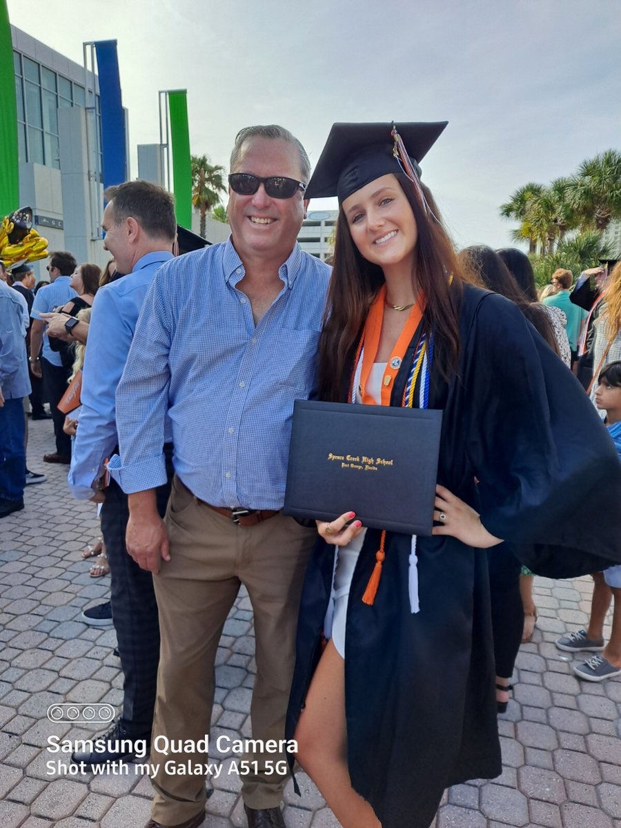 DavidMallar's tweet photo. So proud of graduating Sarah and @ashlynmallar Sarah graduated with high honors and her IB diploma. Both are @GreatDay2BAHawk Hall of Fame members. #proudparents #prouddad #emptynest @c_mallar https://t.co/bhe1ynj1gp