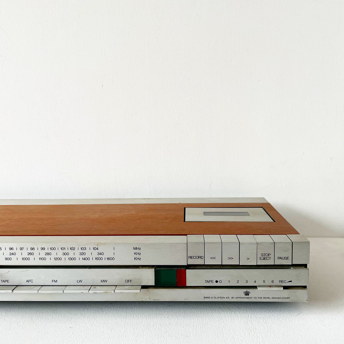 yotakakuda's tweet photo. 現在自分のカセットプレーヤーこれです。大きすぎる。。#beocenter1400 #beocenter #bangandolufsen https://t.co/YTcNQxikY1