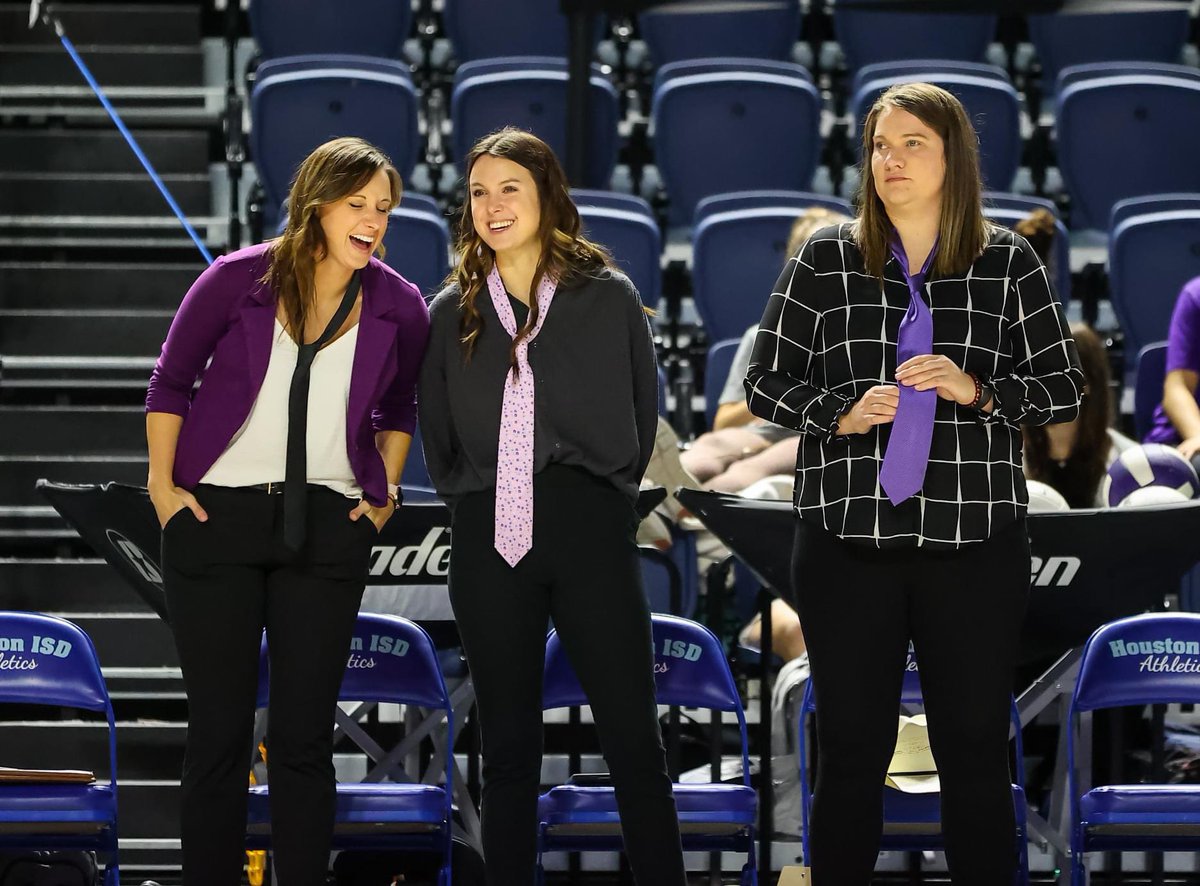 laurenb_jackson's tweet photo. Summer’s here and I can officially say I will not be returning to the teaching/coaching world. I experienced what most coaches only dream of in my 3 years with @FULSHEARVB ! I will miss the girls and the 2 coaches that became family. CFVB will always hold a special place in my 💜 https://t.co/gj70tN3zgd