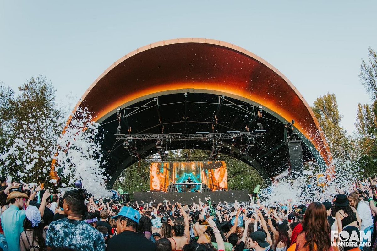 FoamWonderland's tweet photo. Our annual journey to Eugene was wildly, epic! 💛✨ Photos are up on our Facebook now ⇨ https://t.co/5Om6pEIcGn

📸 @PhotosByJade with the incredible shots! https://t.co/0nzWp6UkeE