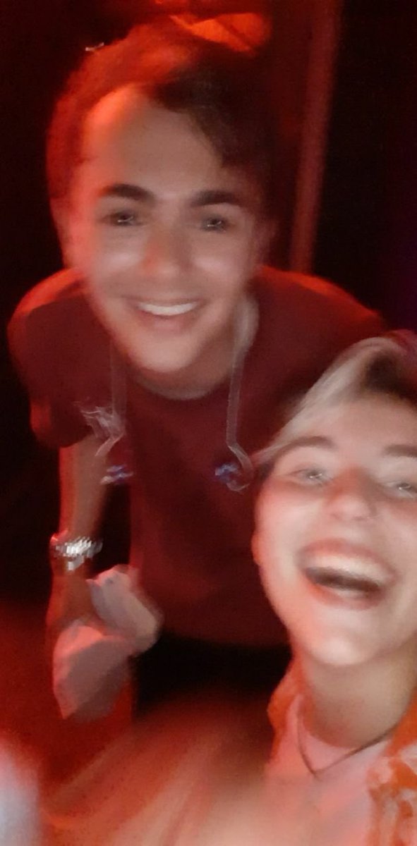 AzMayfield's tweet image. // i went to a club tonight, it’s now 4:26 am but i got 2 pics w one of my fave artists atm?!?!!!!