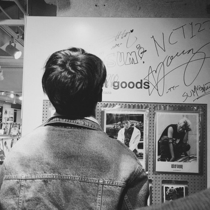 nctzenbase's tweet photo. 🫶 sender mau foto member nct yg back view gini dong🥺 https://t.co/T4rfZoPGbG