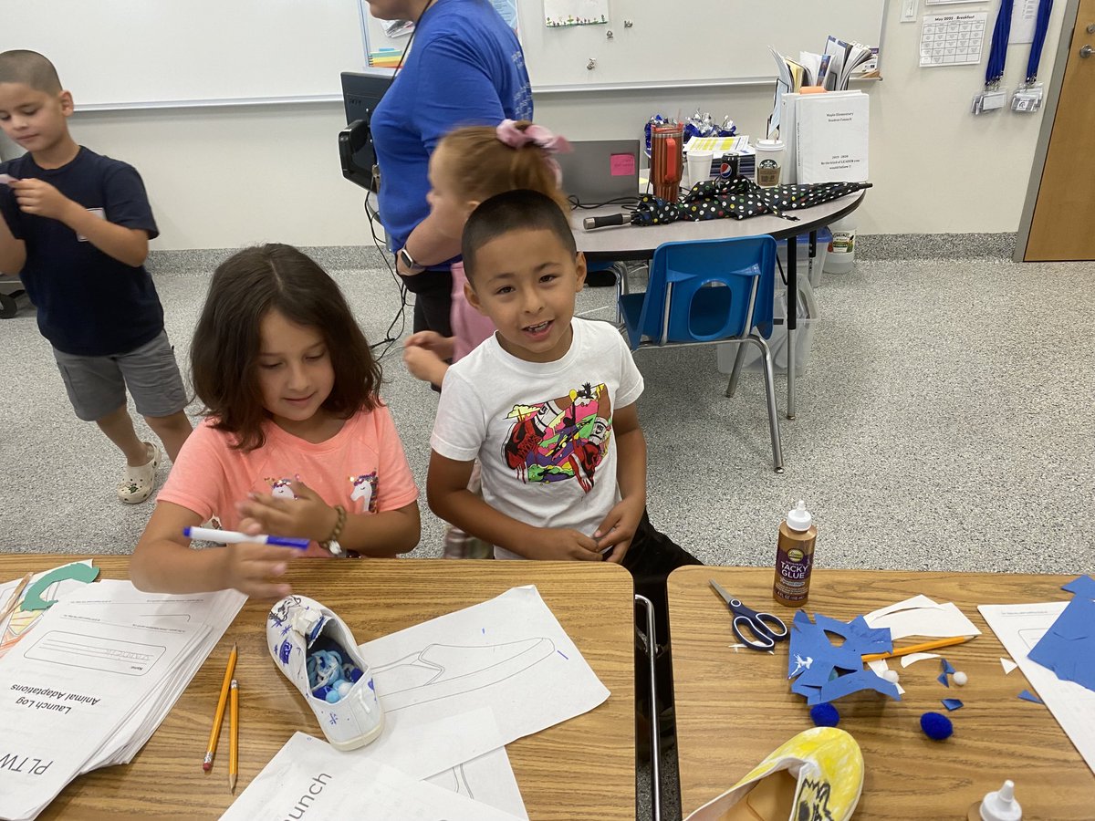 JulieBoesch's tweet photo. First grade project lead the way!!! #wearemaplemustangs https://t.co/fwJXhJ2psE