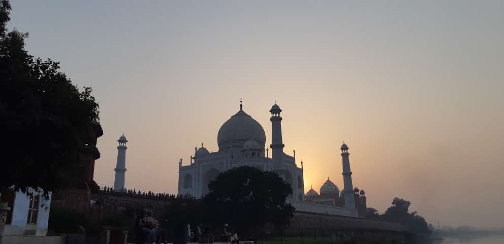 estrellaindia1's tweet photo. Taj Mahal puesta de sol. https://t.co/aoNyMcV8FB