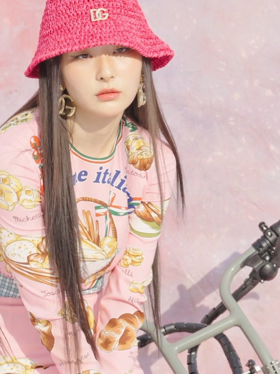 KSEULGILOOKS's tweet photo. KANG SEULGI

#슬기 #SEULGI https://t.co/jHnFlHPssB