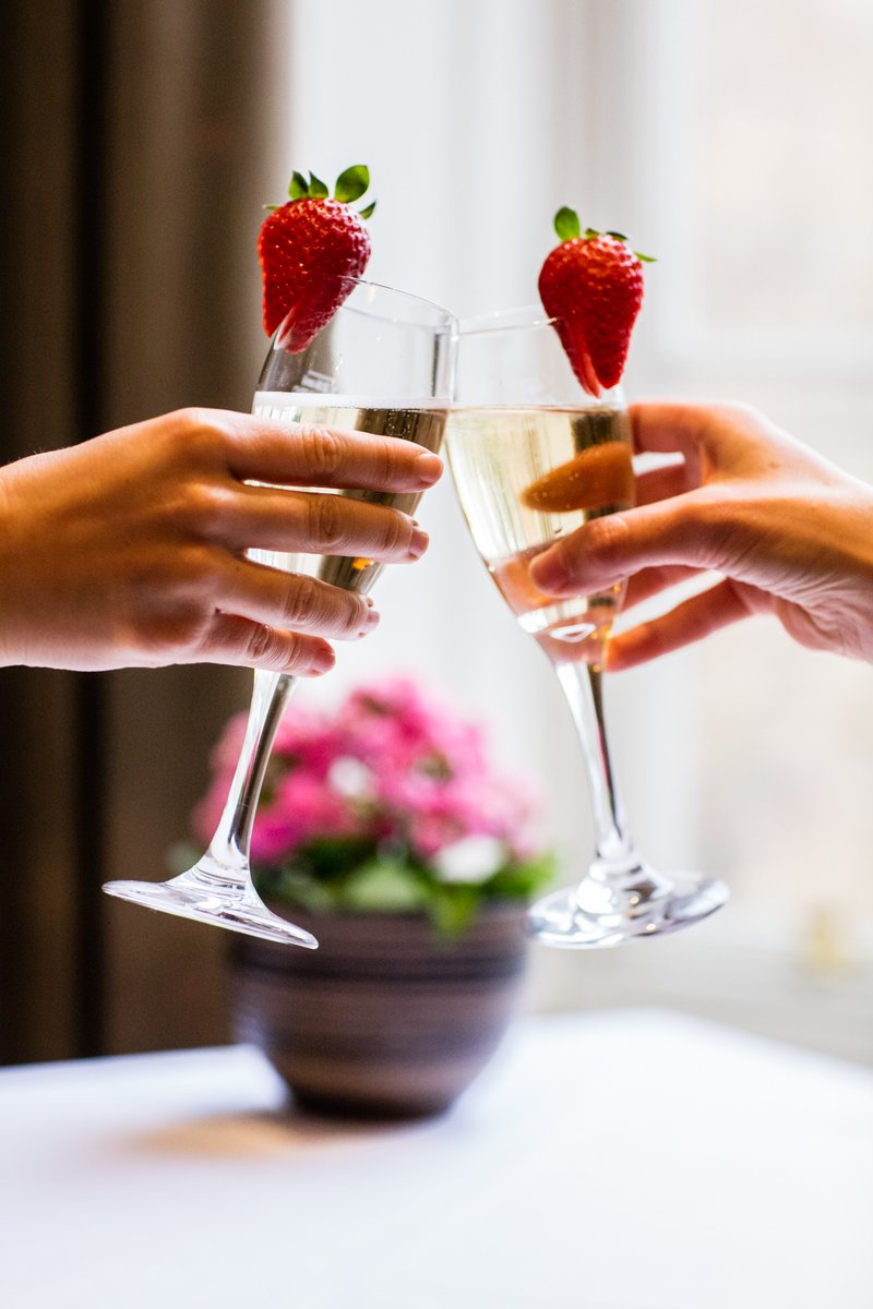 BeRichmondUK's tweet photo. Are you ready for a weekend fit for royalty @RHillHotel? With the Queen’s jubilee on the way, they're planning a platinum weekend jam packed full of extra celebrations.
Get all the info here👉https://t.co/84XvGKGwmK
#liveworkexplore #richmond #jubilee #richmondhillhotel https://t.co/zBGB8AC6Rw