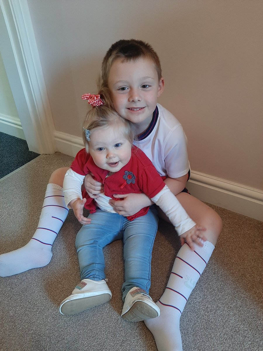 JaydeeBaybee_x's tweet photo. Oscar is all ready &amp; excited for queen jubilee day.. even got his sister dressed in red, white &amp; blue ♡ @WCPSc2028 https://t.co/N7yxaTTEaY