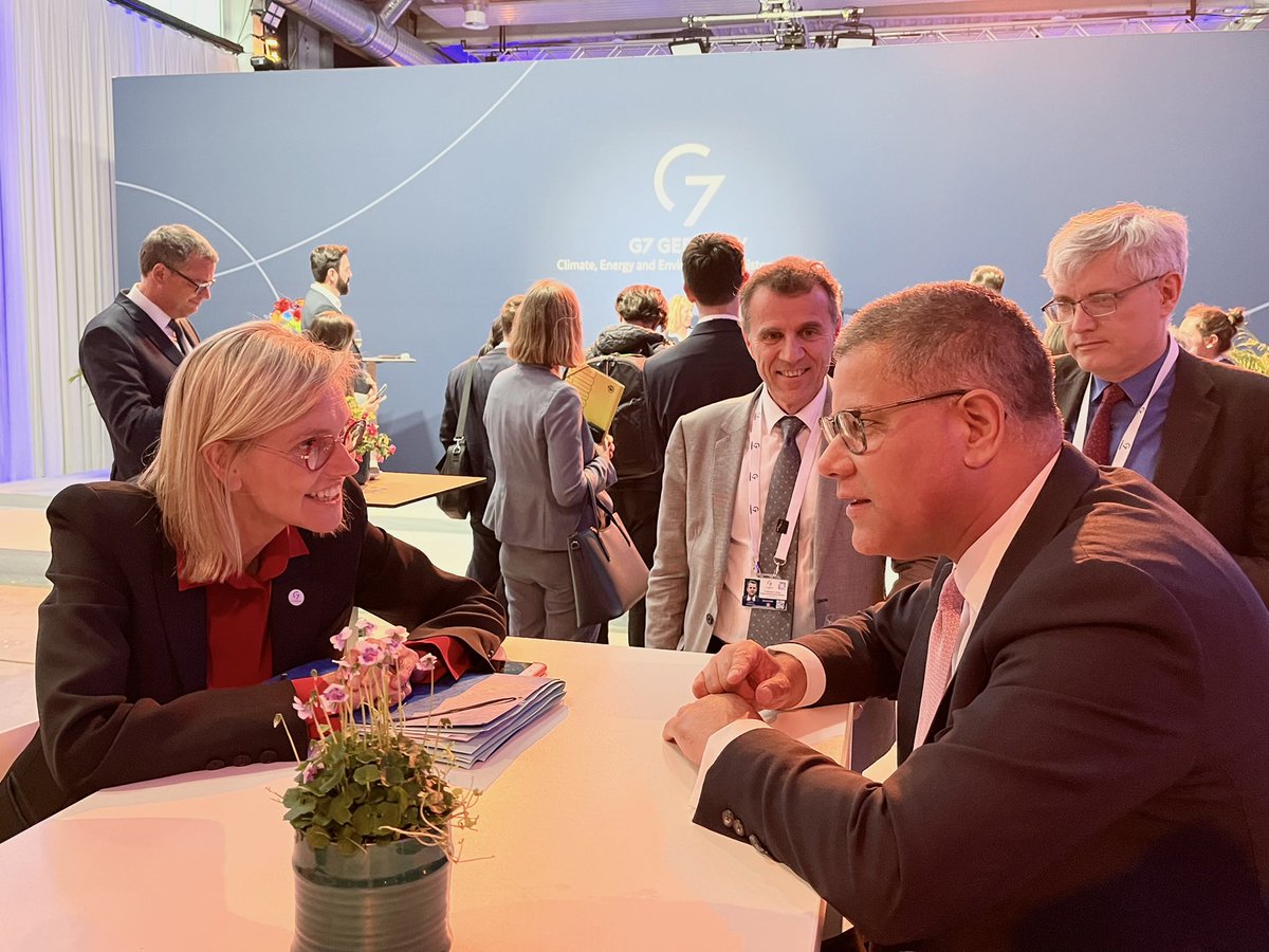 Échanges fructueux avec <a href="/AlokSharma_RDG/">Rt Hon Lord Alok Sharma</a>, dont le leadership lors de la 26e COP éclaire la préparation des grands rendez-vous Climat à venir. Nous travaillerons ensemble en prévision de la #COP27 en Égypte. #G7