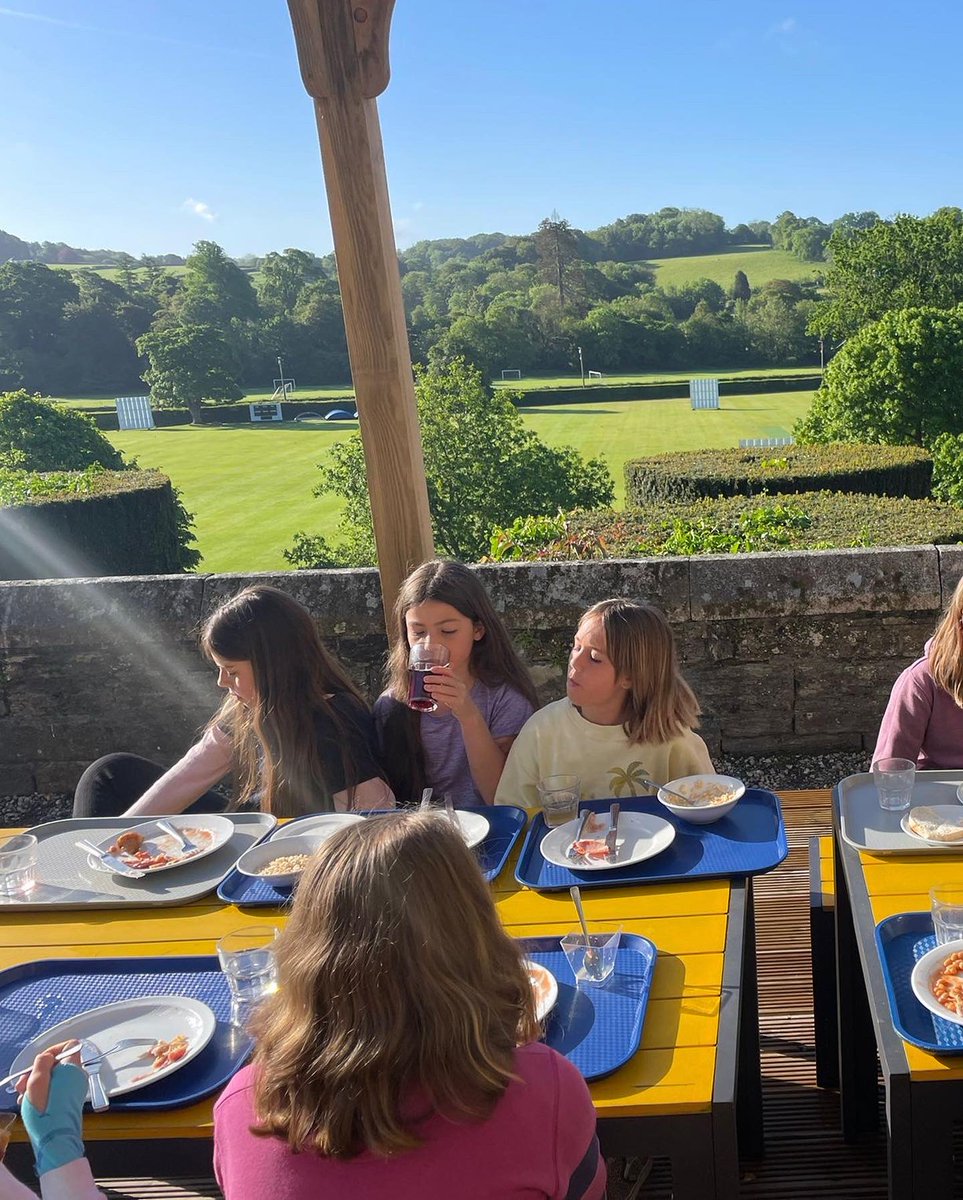 blundellsprep's tweet photo. Year 5 are enjoying an alfresco breakfast this morning. What a view!☀️ #tripsweek https://t.co/fqvQhMQRxk
