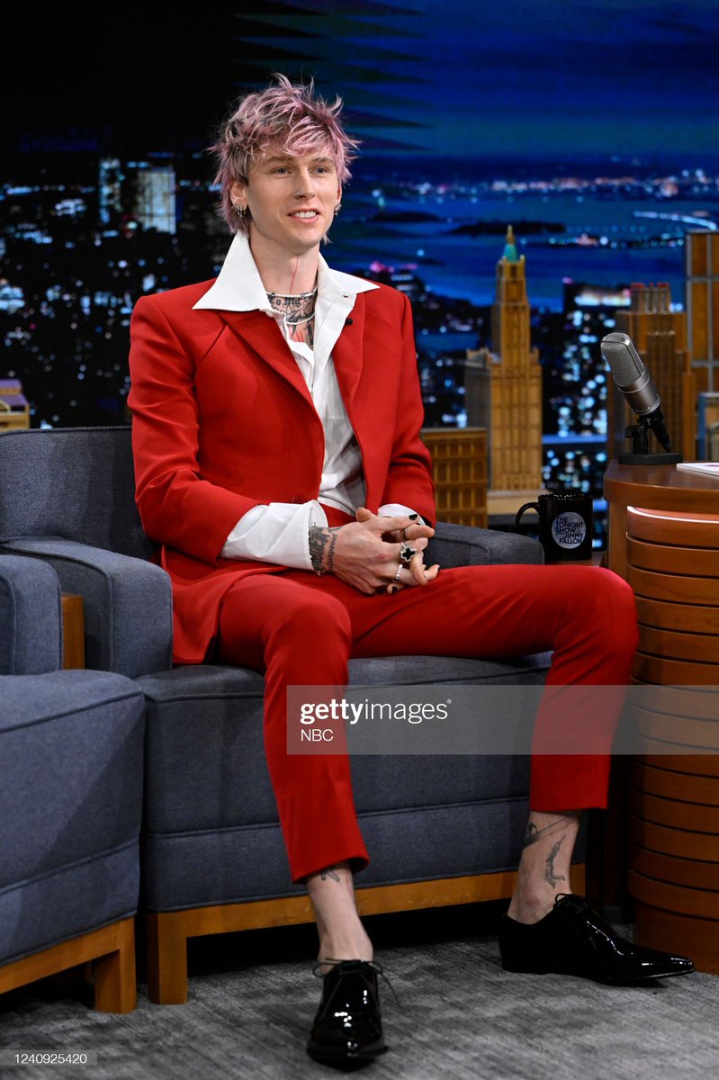 mgk__italia's tweet photo. Machine Gun Kelly On The Jimmy Fallon Show
@FallonTonight @machinegunkelly https://t.co/q61fB1ci1t