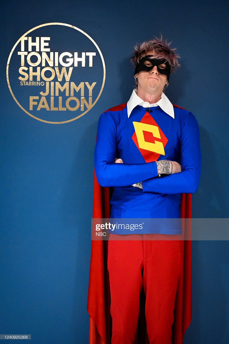 mgk__italia's tweet photo. Machine Gun Kelly On The Jimmy Fallon Show
@FallonTonight @machinegunkelly https://t.co/q61fB1ci1t