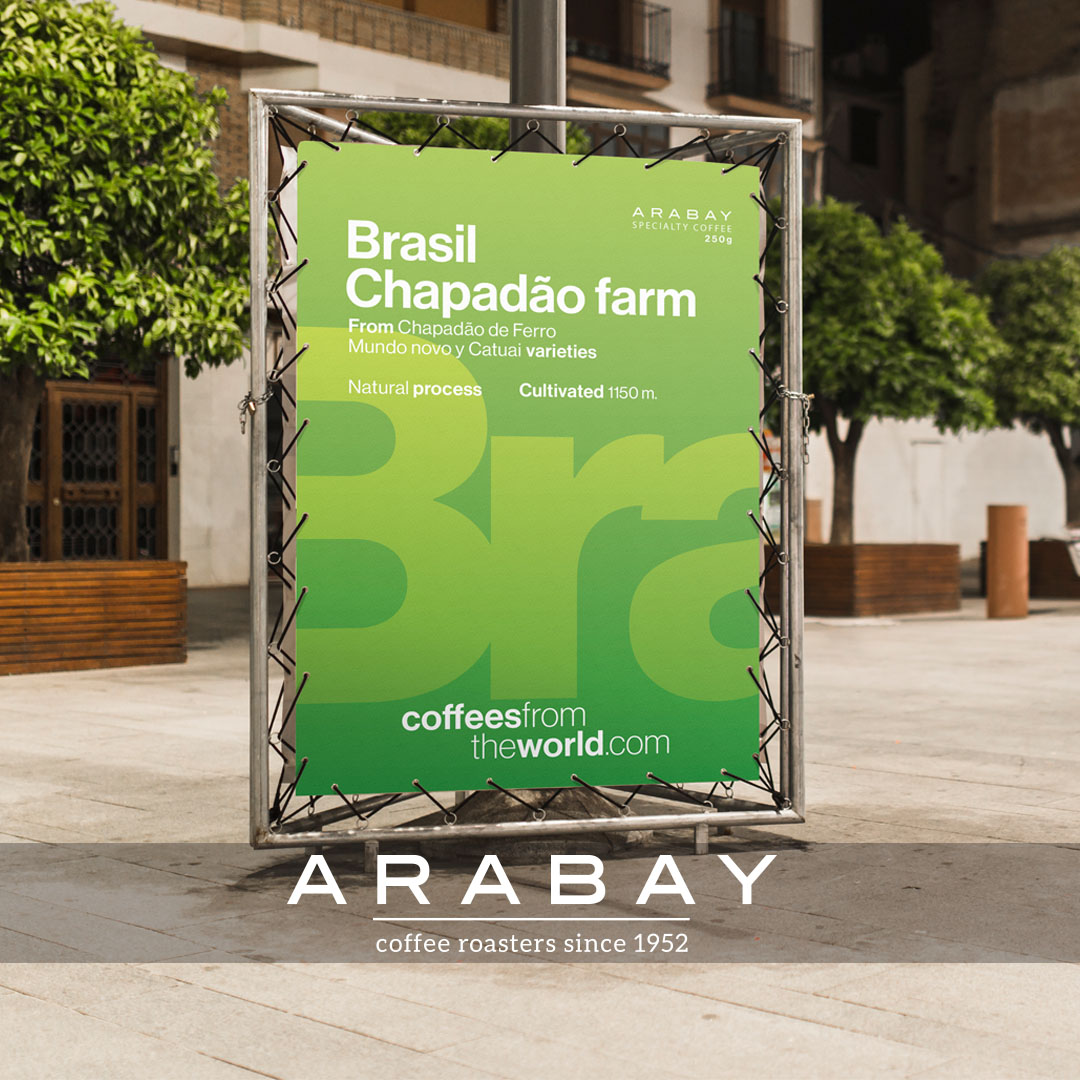 ArabayCoffee's tweet photo. Desde hoy y hasta el próximo martes, este es el #cafedelasemana y puedes saborearlo en nuestras tiendas o llevártelo a casa en grano o molido.
🌎 Origen: Brasil
🏡 Finca: Fazenda Chapadão de Ferro
🌱Proceso: Lavado
⛰️ Altitud: 1.150-1.200 m
🌱 Variedades: #MundoNovo y #Catuai https://t.co/SMK4UDifjR