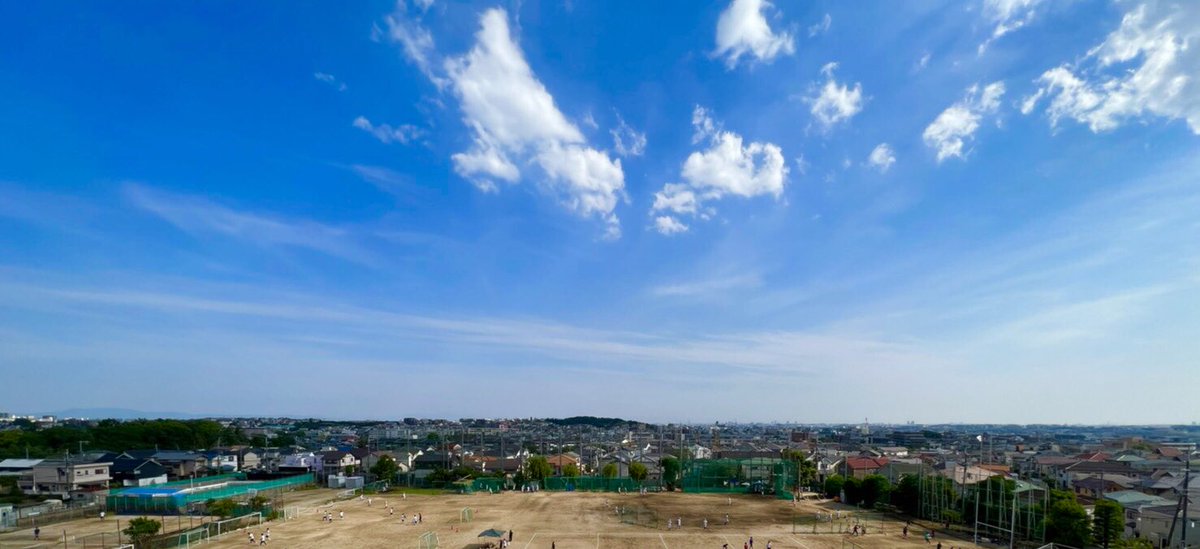 今日は某高校にロケハンで来ています。
屋上からの眺め最高！
ワクワクします。
#ロケハン