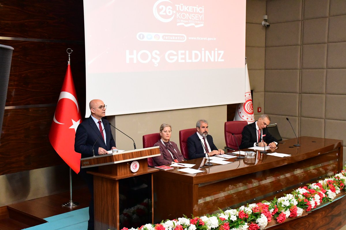 1) TÜKETİCİ KONSEYİ’NİN 26 INCISI 26 MAYIS 2022 TARİHİNDE ANKARA’DA TOPLANDI.
6502 sayılı Tüketicinin Korunması Hakkında Kanun uyarınca oluşturulan Tüketici Konseyi Ticaret Bakan Yardımcısı Sezai UÇARMAK ve Konsey delegelerinin katılımıyla Ankara’da toplandı.